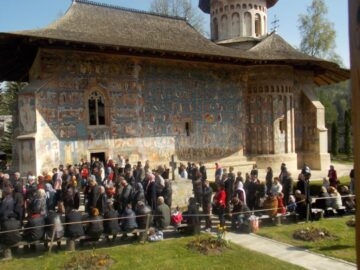 Hram la Voroneț, de Sf. Gheorghe, la 25 de ani de la reînființarea mănăstirii