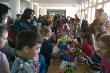 Târg de primăvară, la Școala Ion Creangă Suceava