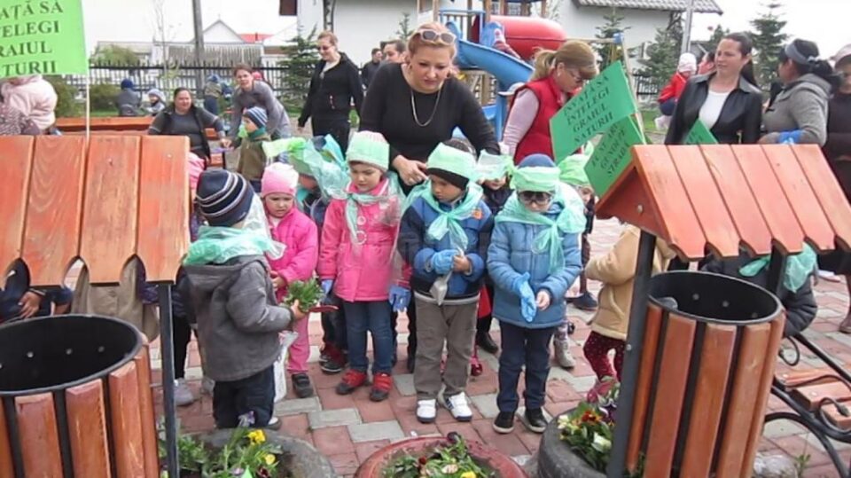 Acțiune de ecologizare, organizată de Grădinița Nr. 3 „Dumbrava Minunată” Dumbrăveni