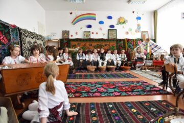 Sute de cadre didactice și preșcolari, implicați în Campania județeană ,,De la noi din Bucovina”