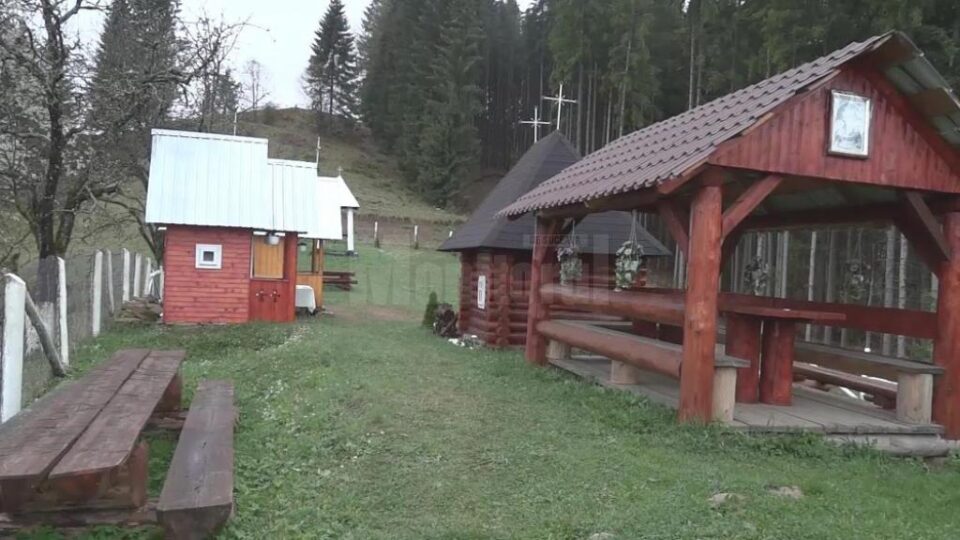 Schitul pustnicului, aflat aproape de Ucraina, pe raza satului Costivela, comuna Ulma Schitul pustnicului, aflat aproape de Ucraina, pe raza satului Costivela, comuna Ulma