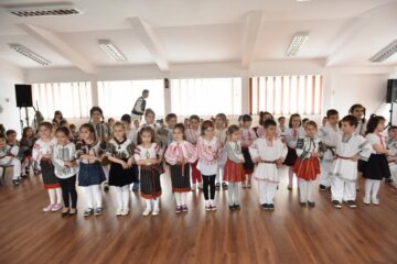 Sute de cadre didactice și preșcolari, implicați în Campania județeană ,,De la noi din Bucovina”