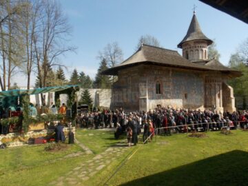 Hram la Voroneț, de Sf. Gheorghe, la 25 de ani de la reînființarea mănăstirii