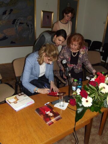 Prezentare de carte regală, la Biblioteca Bucovinei „I.G. Sbiera”