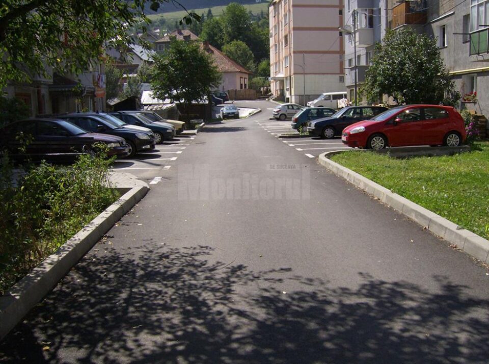 Spațiile dintre blocuri au fost modernizate și reabilitate cu fonduri de la bugetul local