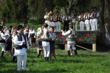 Hora satului la Stupca