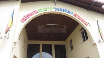 Acțiune de ecologizare, la Grădinița Nr. 3 „Dumbrava Minunată” Dumbrăveni