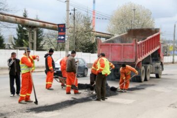 Două artere rutiere mari din municipiul Suceava vor fi complet reabilitate