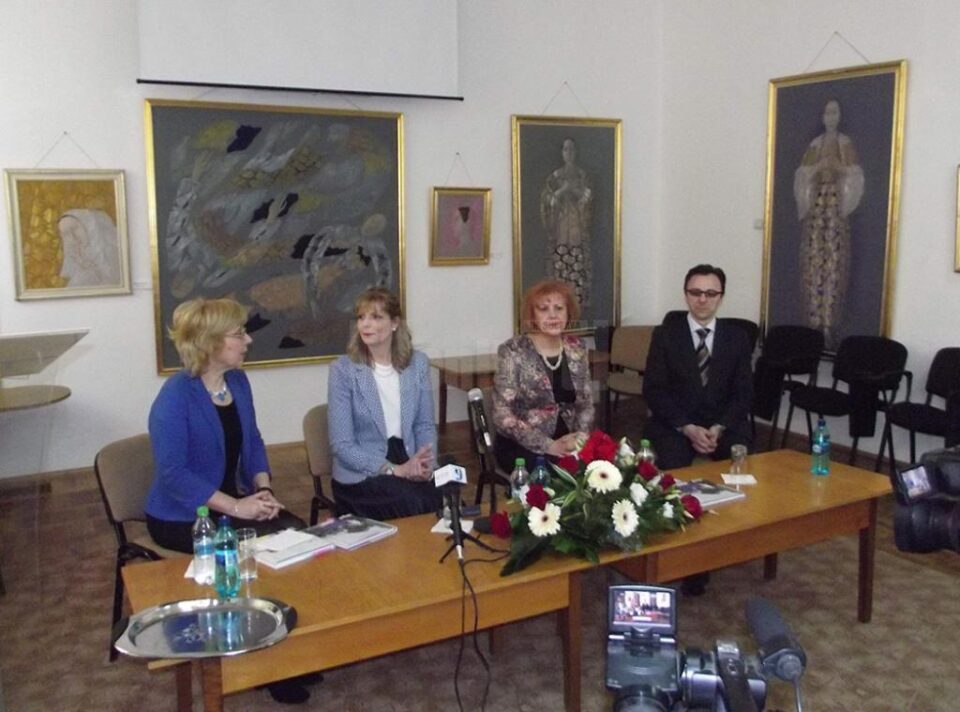 Lansare de carte regală la Biblioteca Bucovinei în prezența ASR Principesa Maria Lansare de carte regală la Biblioteca Bucovinei în prezența ASR Principesa Maria