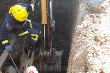 Un muncitor surprins sub un mal de pământ, salvat de pompieri la Frasin