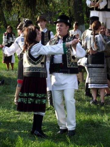 Hora satului, la Stupca, așa cum a fost odată...