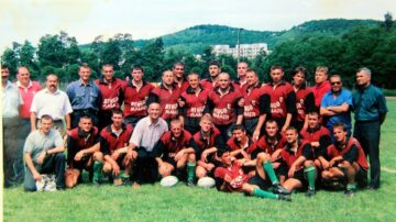 Cătălin Franciuc (rândul de jos, în cămașă) la Universitatea Cluj