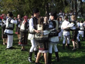 Hora satului, la Stupca, așa cum a fost odată...