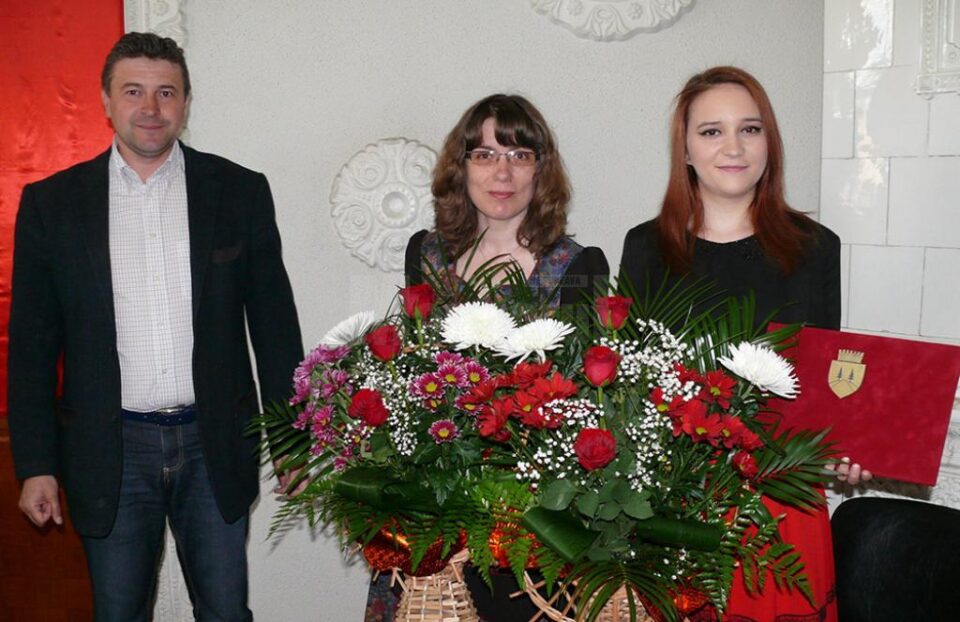 Primarul Cătălin Coman împreunăcu profesoara Daniela - Ramona Pavel și Larisa Pălie