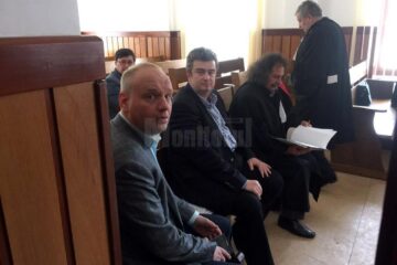 Ovidiu Donțu, Cătălin Nechifor, Tiberius Brădățan și avocații Vasile Tudor și Ioan Ursărescu, în așteptarea judecații