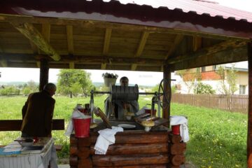 Fântâna de lângă cimitirul din Mitocaș