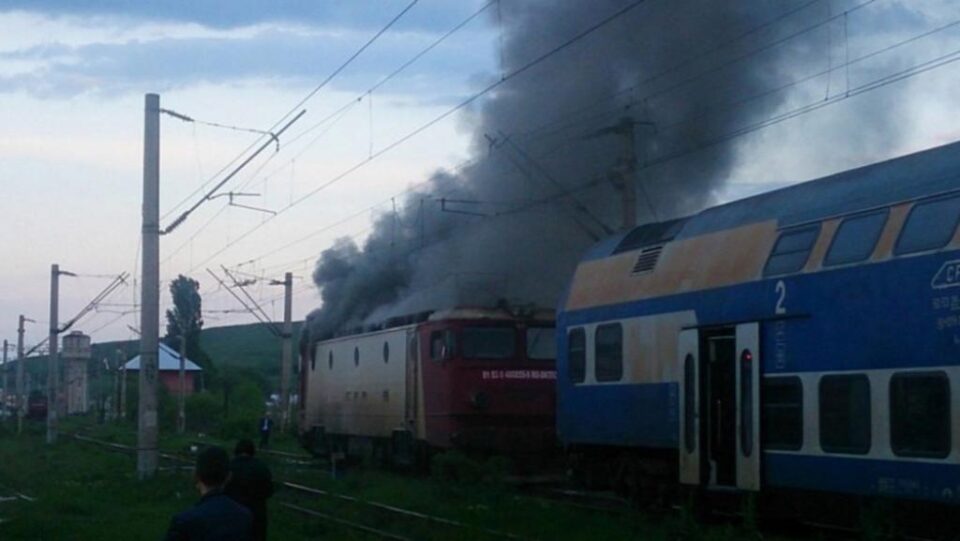 Incendiul a izbucnit în timp ce trenul se afla în zona orașului Târgu Frumos. Foto: Ziarul de Iași