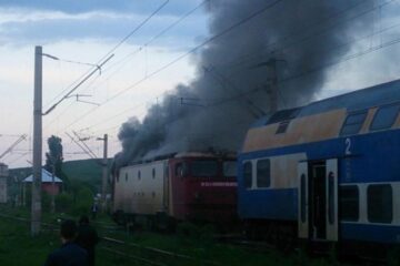 Incendiul a izbucnit în timp ce trenul se afla în zona orașului Târgu Frumos. Foto: Ziarul de Iași