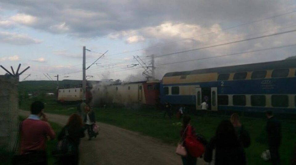 Incendiul a izbucnit în timp ce trenul se afla în zona orașului Târgu Frumos. Foto: Ziarul de Iași