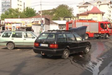 Două autoturisme s-au ciocnit violent, ieri, în centrul municipiului Suceava, lângă Autogară