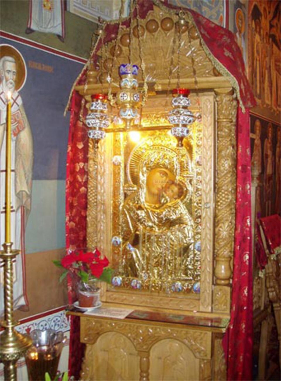 Hram de Izvorul Tămăduirii la Biserica din curtea Spitalului Vechi din Suceava