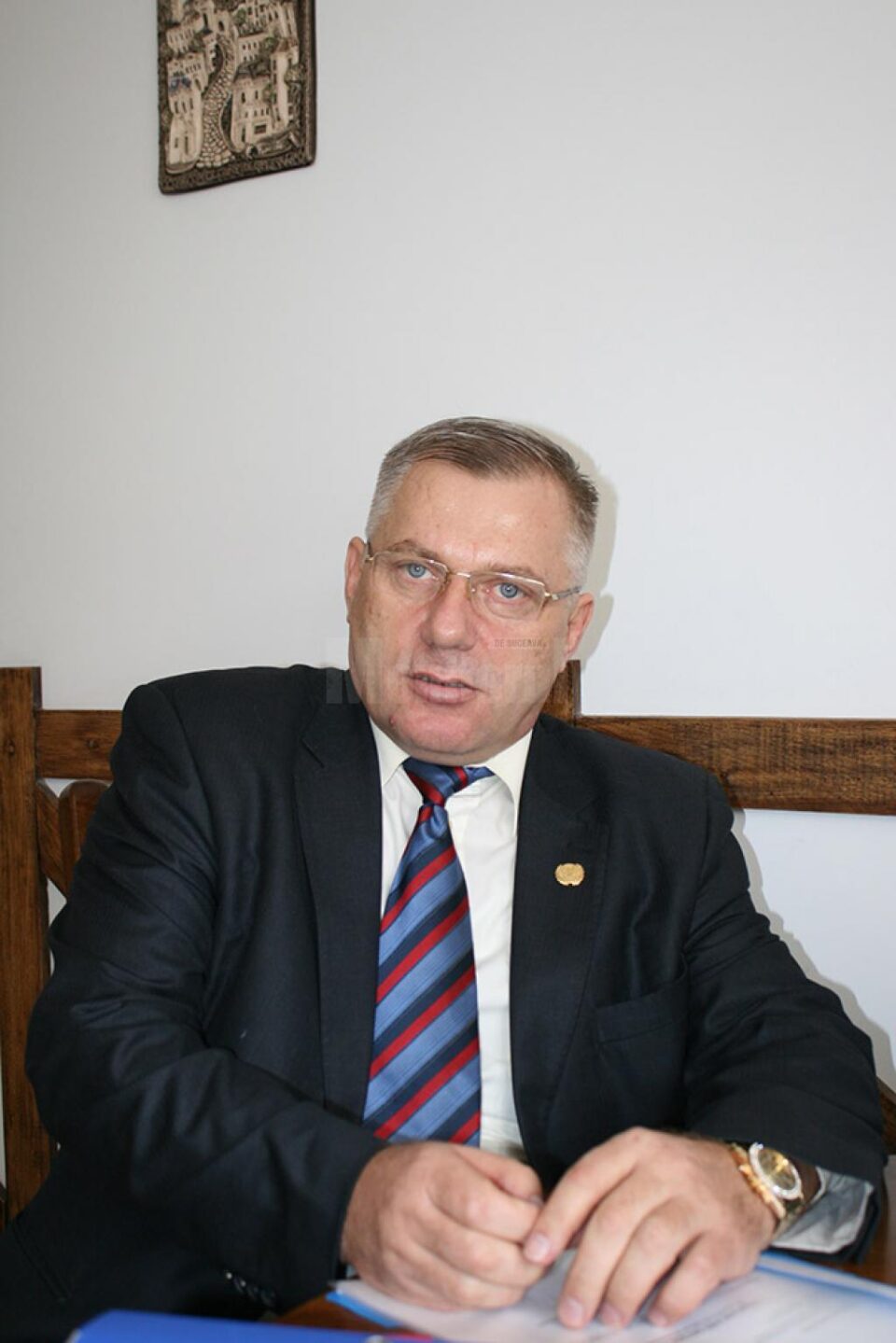 Dumitru Morhan a primit o distincție de onoare și o diplomă din partea președintelui fondator al Organizației pentru Apărarea Drepturilor Omului (OADO) Dumitru Morhan a primit o distincție de onoare și o diplomă din partea președintelui fondator al Organizației pentru Apărarea Drepturilor Omului (OADO)