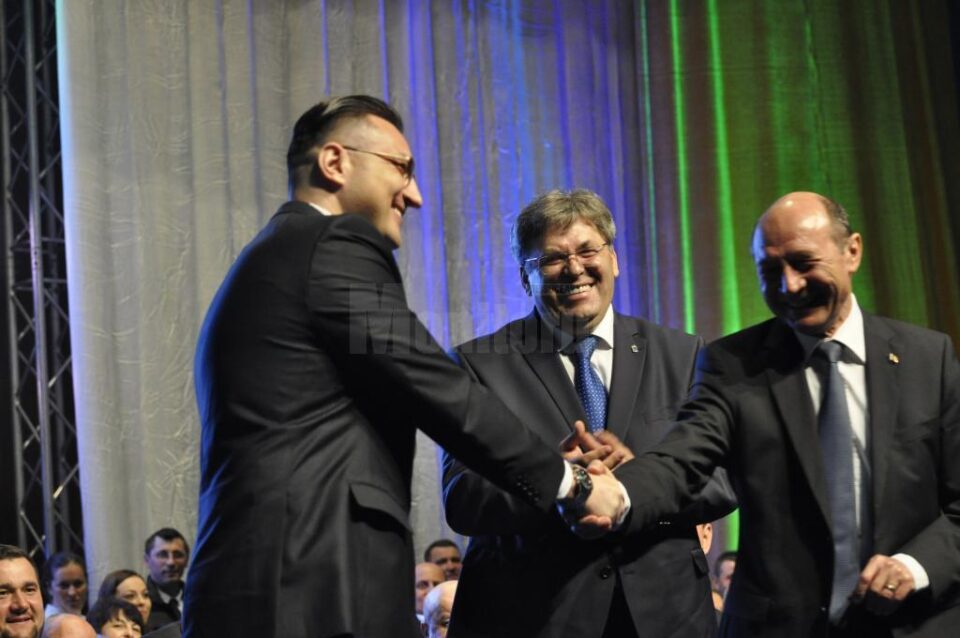 Băsescu întreabă PSD câți oameni a ucis în spitalele pe care le-a redeschis, după ce au fost închise de Boc Băsescu întreabă PSD câți oameni a ucis în spitalele pe care le-a redeschis, după ce au fost închise de Boc