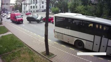 După impact mașina se dezechilibrează