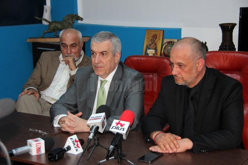 Copreședintele ALDE, Călin Popescu Tăriceanu (centru), fostul ministru Varujan Vosganian (stânga) și candidatul ALDE pentru Primăria Suceava, Alexandru Băișanu Copreședintele ALDE, Călin Popescu Tăriceanu (centru), fostul ministru Varujan Vosganian (stânga) și candidatul ALDE pentru Primăria Suceava, Alexandru Băișanu