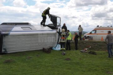 Un bărbat în vârstă de 38 de ani și-a găsit sfârșitul după ce mașina pe care o conducea s-a răsturnat pe un drum județean