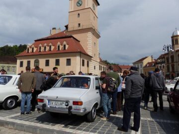Dacia lui Dănuț Crainiciuc a adunat oamenii ciorchine la evenimentul retro