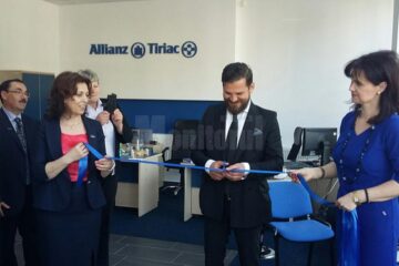 Tăierea panglicii inaugurale