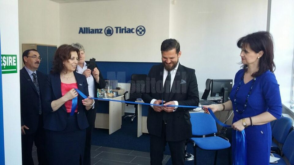 Tăierea panglicii inaugurale