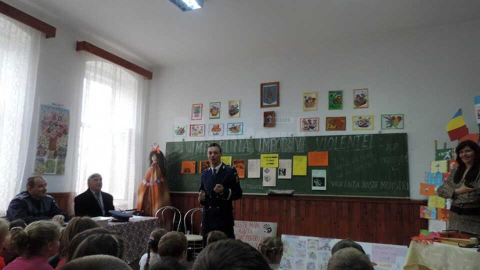 Peste 160 de polițiști acționează zilnic pentru creșterea gradului de siguranță în școli