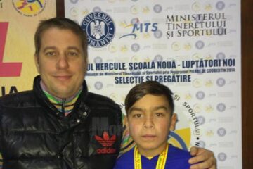 Antrenorul sucevean Daniel Ciubotaru alături de Ioan Bălan, un sportiv de perspectivă pentru luptele sucevene