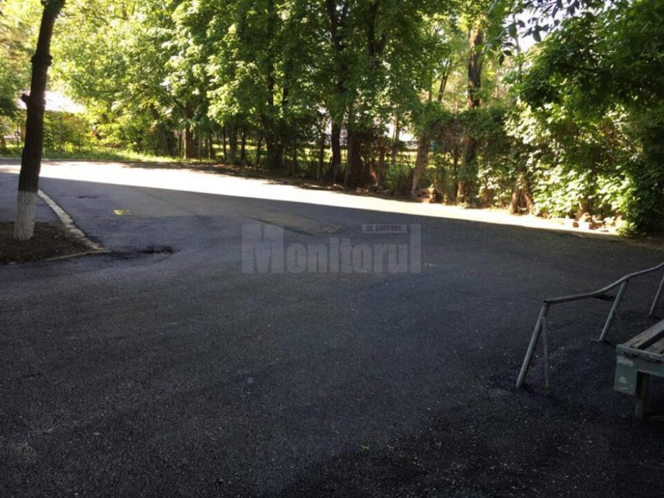 Parcare rezidențială în apropierea arterei principale de circulație a Sucevei