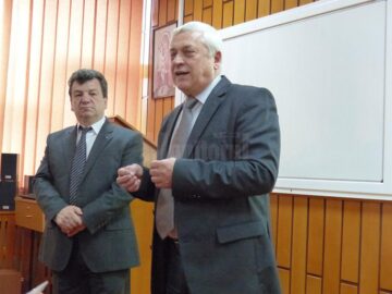 Inspectorul general al Inspectoratului Școlar Județean Suceava, Gheorghe Lazăr (dreapta)