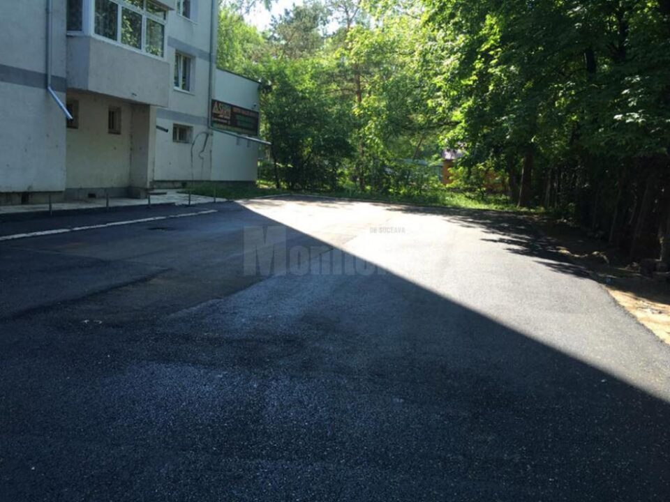 Parcare de reședință de 600 mp, amenajată pe o laterală a bulevardului principal