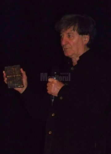 Moment festiv pe scena Teatrului Municipal Matei Vișniec