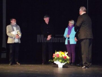 Premiul special pentru cel mai jucat dramaturg contemporan, conferit de Senatul UNITER, i-a fost înmânat lui Matei Vișniec pe scena teatrului care-i poartă numele