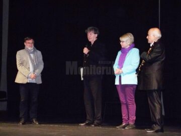 Moment festiv pe scena Teatrului Municipal Matei Vișniec