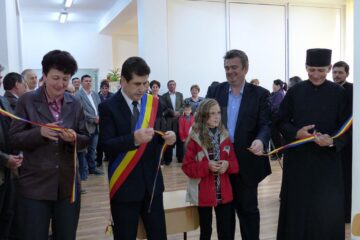 Tăierea panglicii noii grădinițe