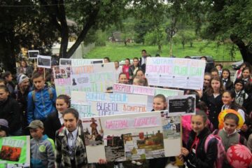 Activități educaționale la Pârteștii de Sus, cu participarea a peste 200 de persoane