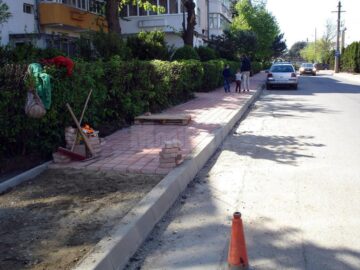 Lucrările de modernizare a străzii Zamcei au fost finalizate la trotuare, urmând să fie turnat și covor asfaltic, pe 8000 de mp