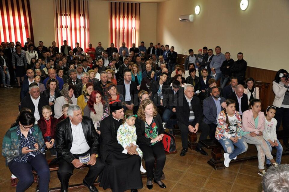 Locuitorii din Sadova au venit în număr mare la întâlnirea cu Gheorghe Flutur și Mihai Constantinescu