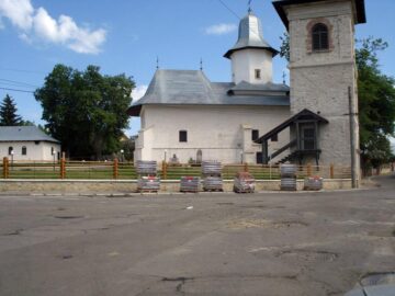 Lucrările de modernizare a străzii Zamcei au fost finalizate la trotuare, urmând să fie turnat și covor asfaltic, pe 8000 de mp