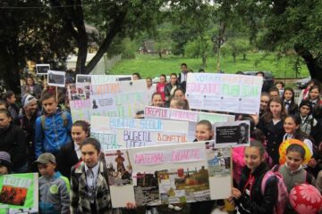 Activități educaționale la Pârteștii de Sus, cu participarea a peste 200 de persoane