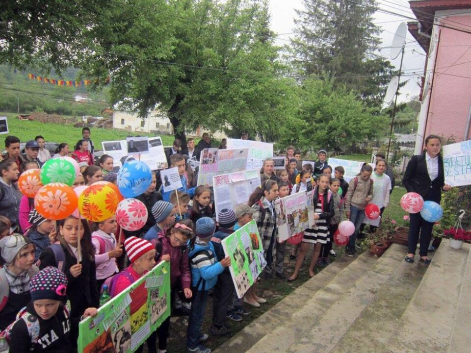 Activități educaționale la Pârteștii de Sus, cu participarea a peste 200 de persoane