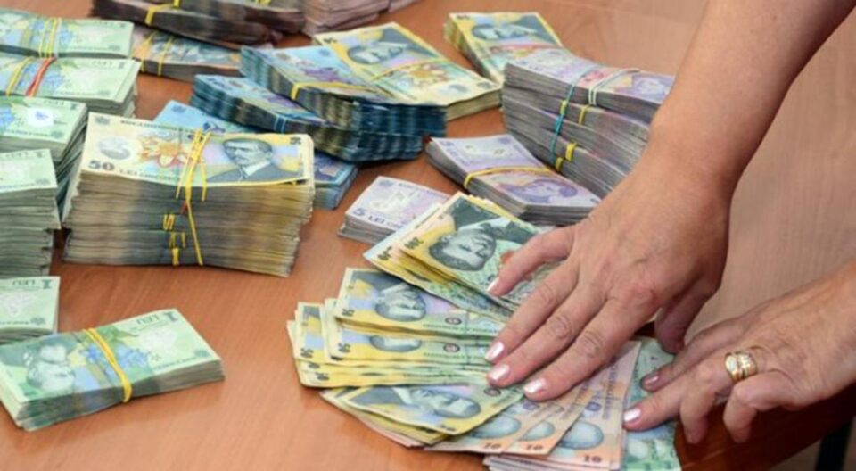 Cei mai mulți dintre ei au datorii de ordinul miilor de lei, dar sunt și multe persoane ale căror obligații trec de 100.000 de lei (un miliard de lei vechi). Foto: desteptarea.ro