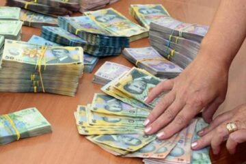 Cei mai mulți dintre ei au datorii de ordinul miilor de lei, dar sunt și multe persoane ale căror obligații trec de 100.000 de lei (un miliard de lei vechi). Foto: desteptarea.ro